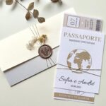 Convite Passaporte Bege com Envelope Brilhante