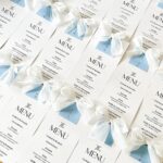 Ementa com Laço e Tag Azul